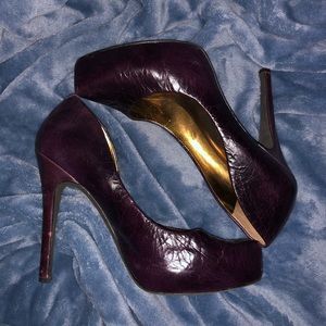 Jessica Simpson plum pumps